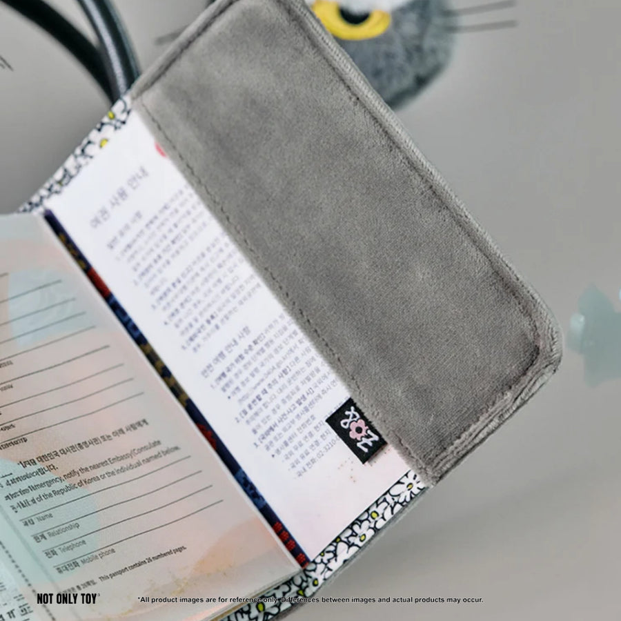 ZO&FRIENDS ZOA Passport Cover Signature