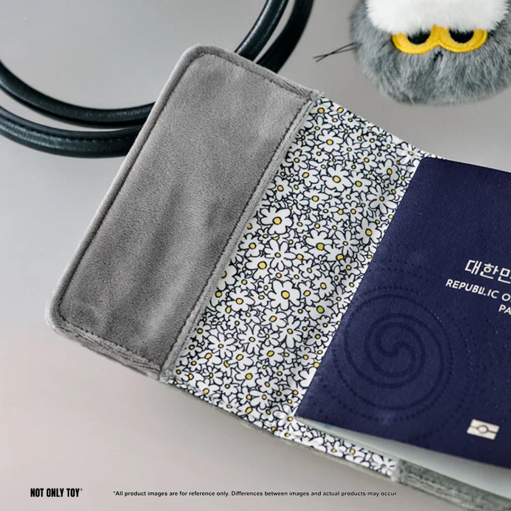 ZO&FRIENDS ZOA Passport Cover Signature