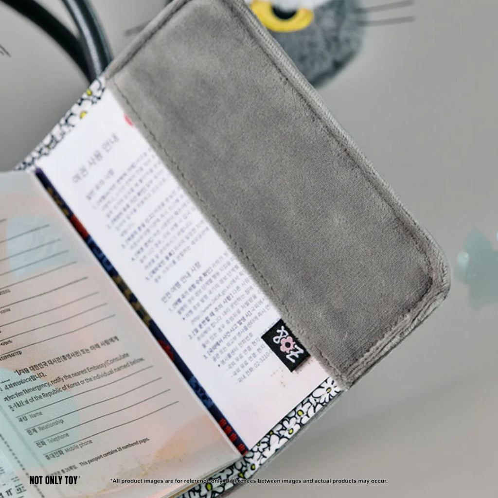 ZO&FRIENDS ZOA Passport Cover Signature